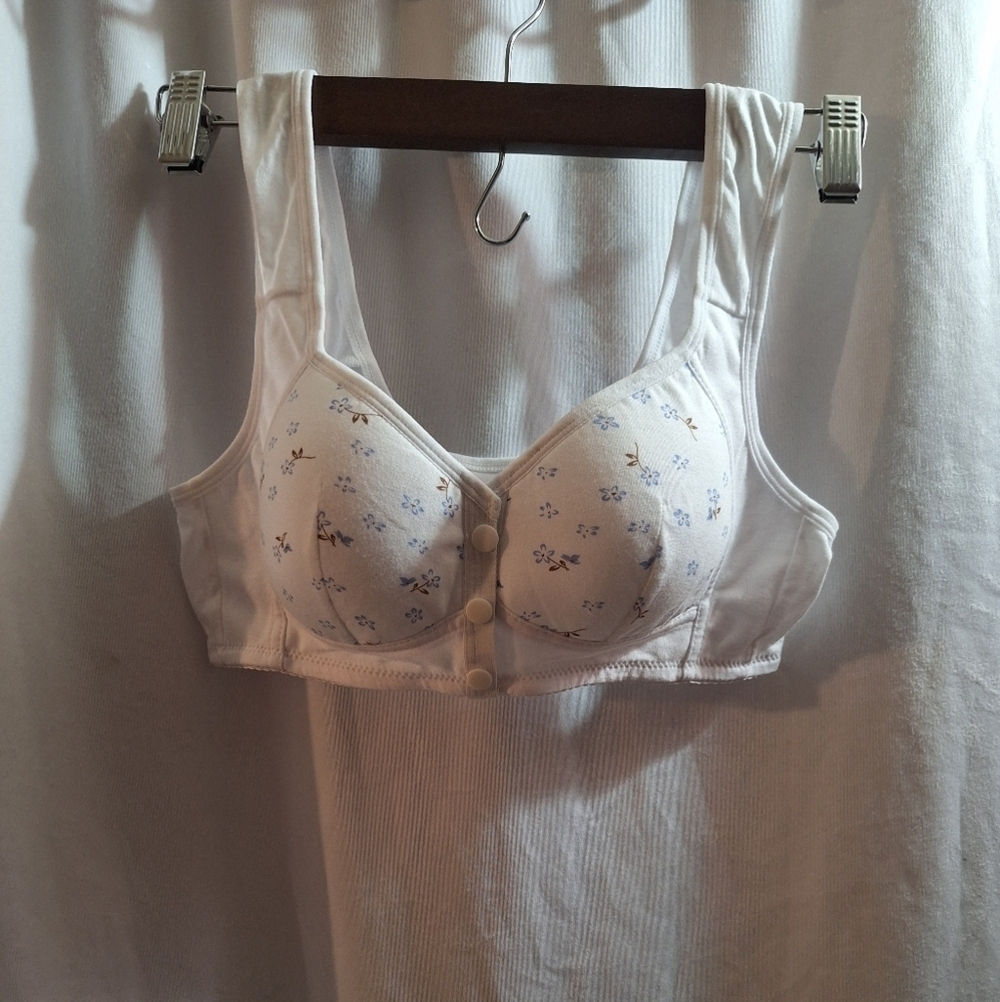 Medium front snap floral bra